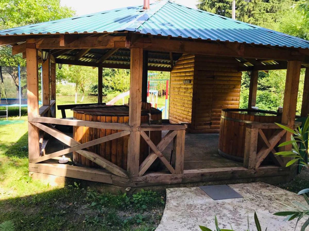 Садиба У Брусків Mizhhirya  エクステリア 写真